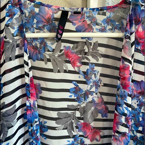 Cover-up - Picture 2 of 2